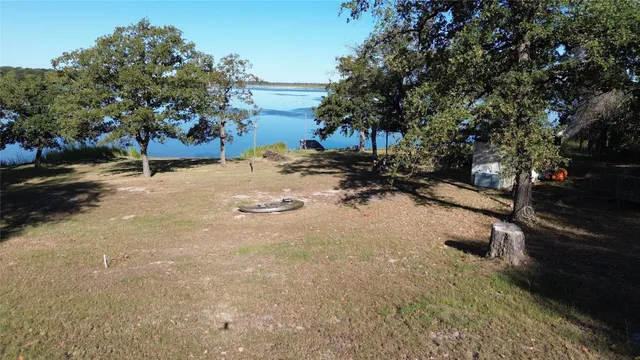 a view of backyard of the house