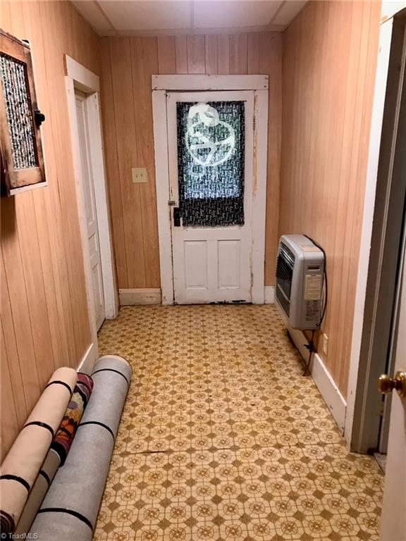 1082 East Carter Mill Road Elkin, NC 28621 - Photo 12 of 21 Hallway