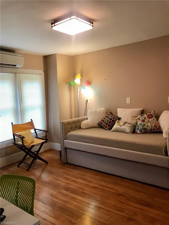 1082 East Carter Mill Road Elkin, NC 28621 - Photo 6 of 21 Guest Room