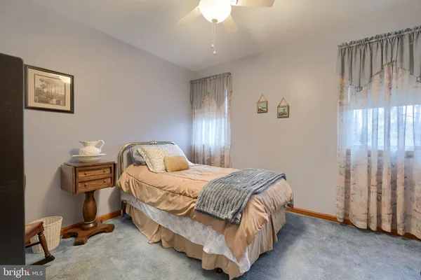 a room with furniture and a ceiling fan