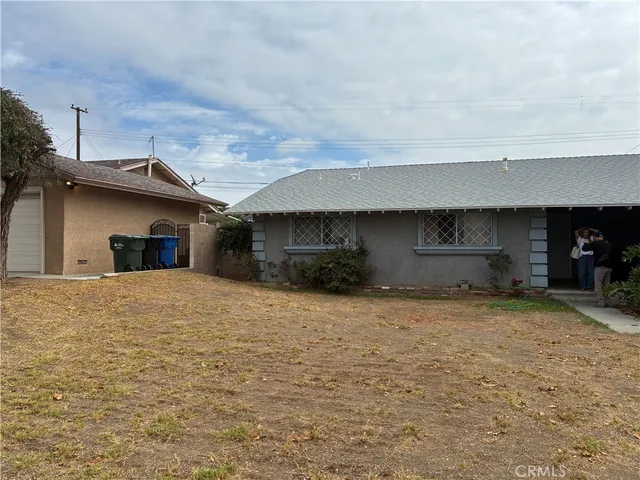a house view with a outdoor space