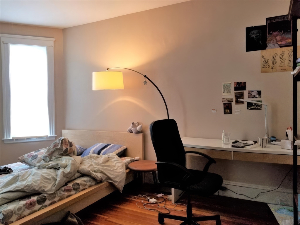 119 Browne Street, Unit 1 Brookline, MA 02446 - Photo 4 of 15 a bedroom with a bed and a flat screen tv
