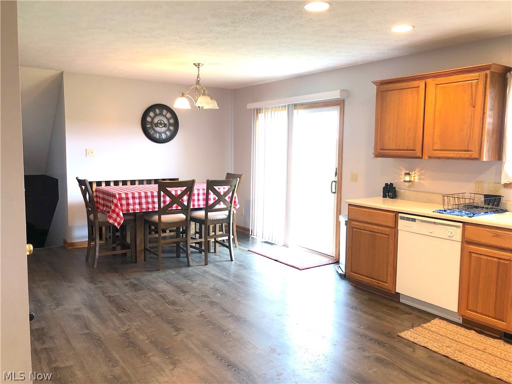 9304 Corbett Road Diamond, OH 44412 - Photo 5 of 25 Eat-in Kitchen