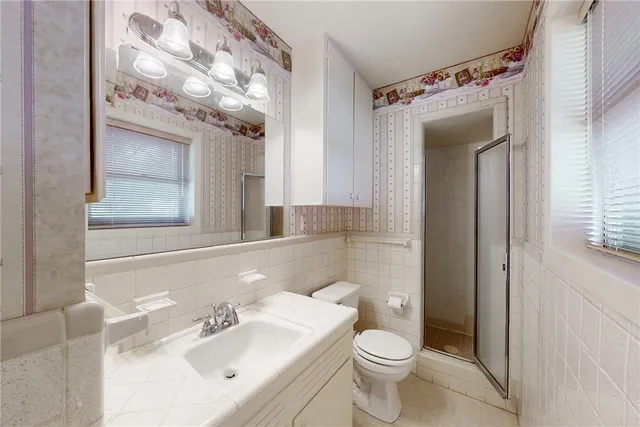 a view of a house with backyard and porch