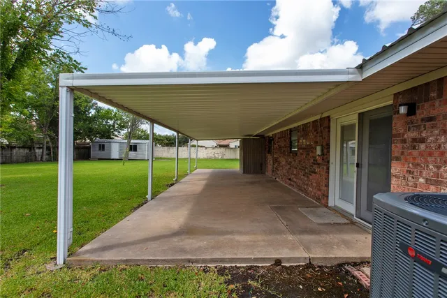 a view of a house with a backyard