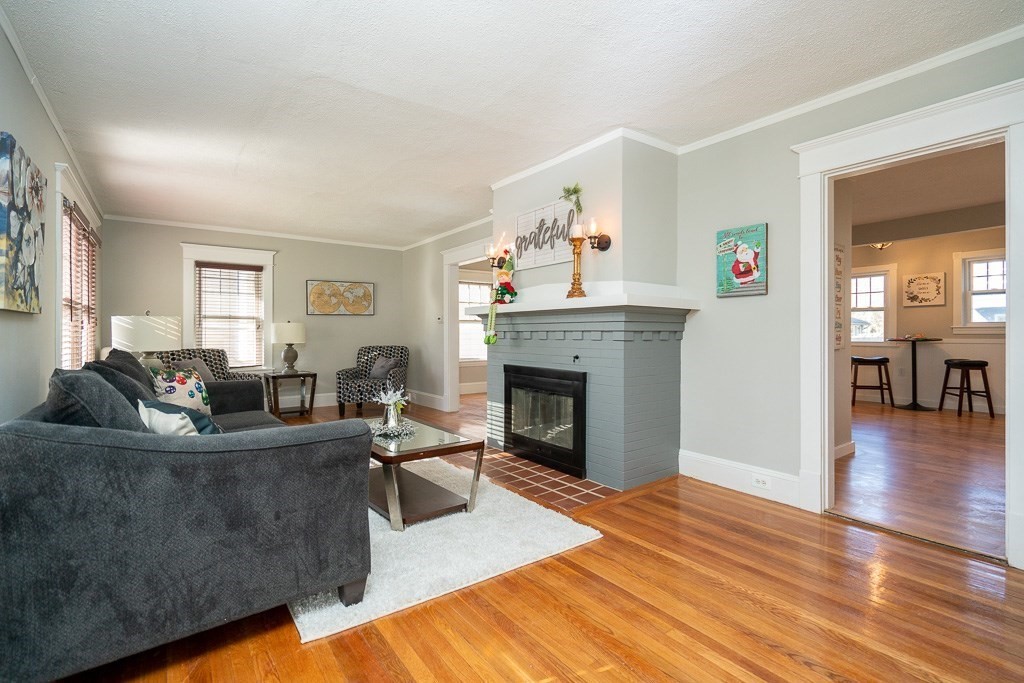 18 Larkspur Street Springfield, MA 01108 - Photo 4 of 42 Gallery Image 4