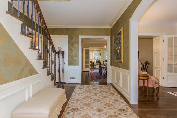 230 Ashbourne Road Bexley, OH 43209 - Photo 4 of 41