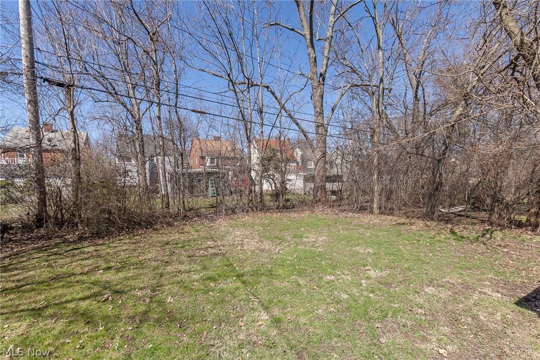 2212 Barrington Road Cleveland, OH 44118 - Photo 3 of 35