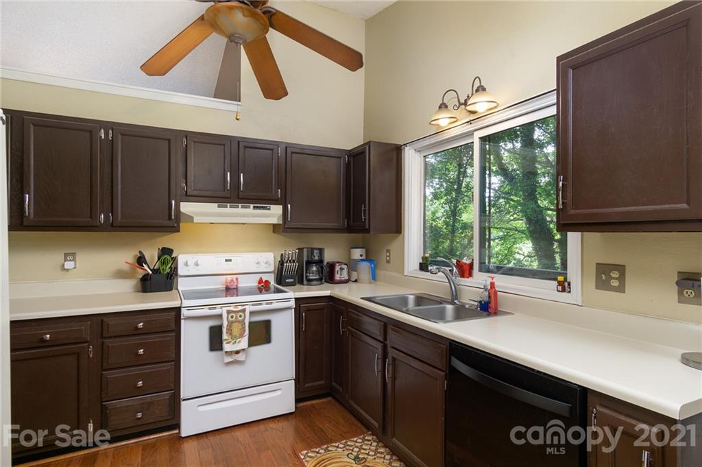 8 Bramblewood Road Arden, NC 28704 - Photo 11 of 39 Gallery Image 11