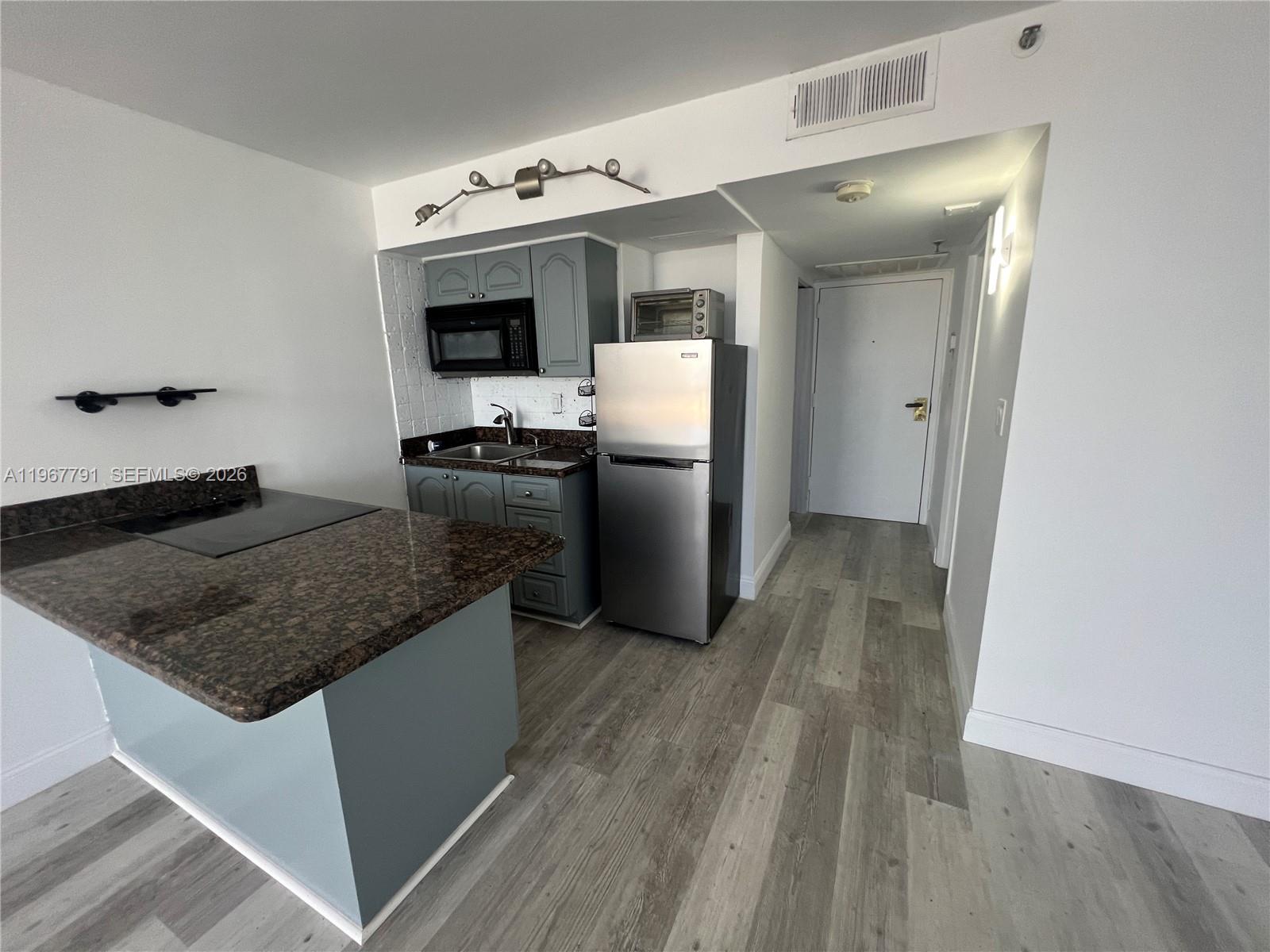 555 Northeast 15th Street, Unit 409 Miami, FL 33132 - Photo 12 of 25