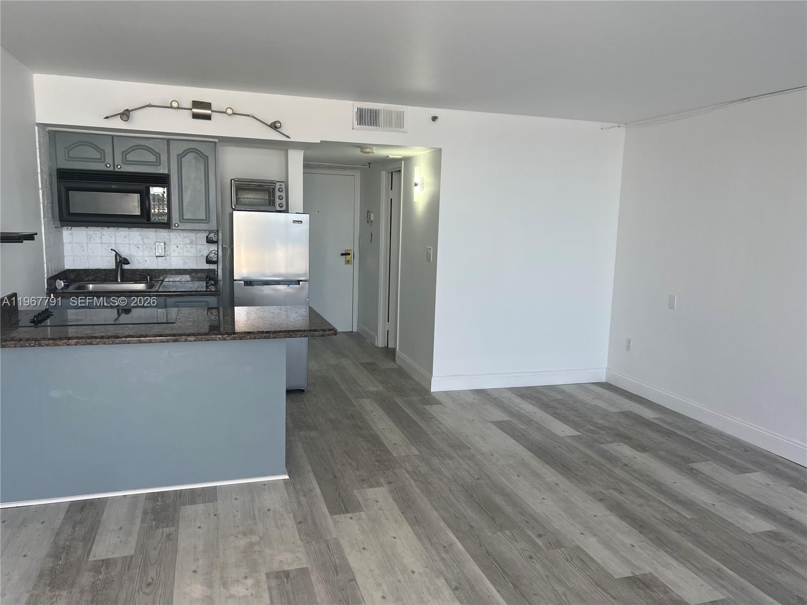 555 Northeast 15th Street, Unit 409 Miami, FL 33132 - Photo 13 of 25