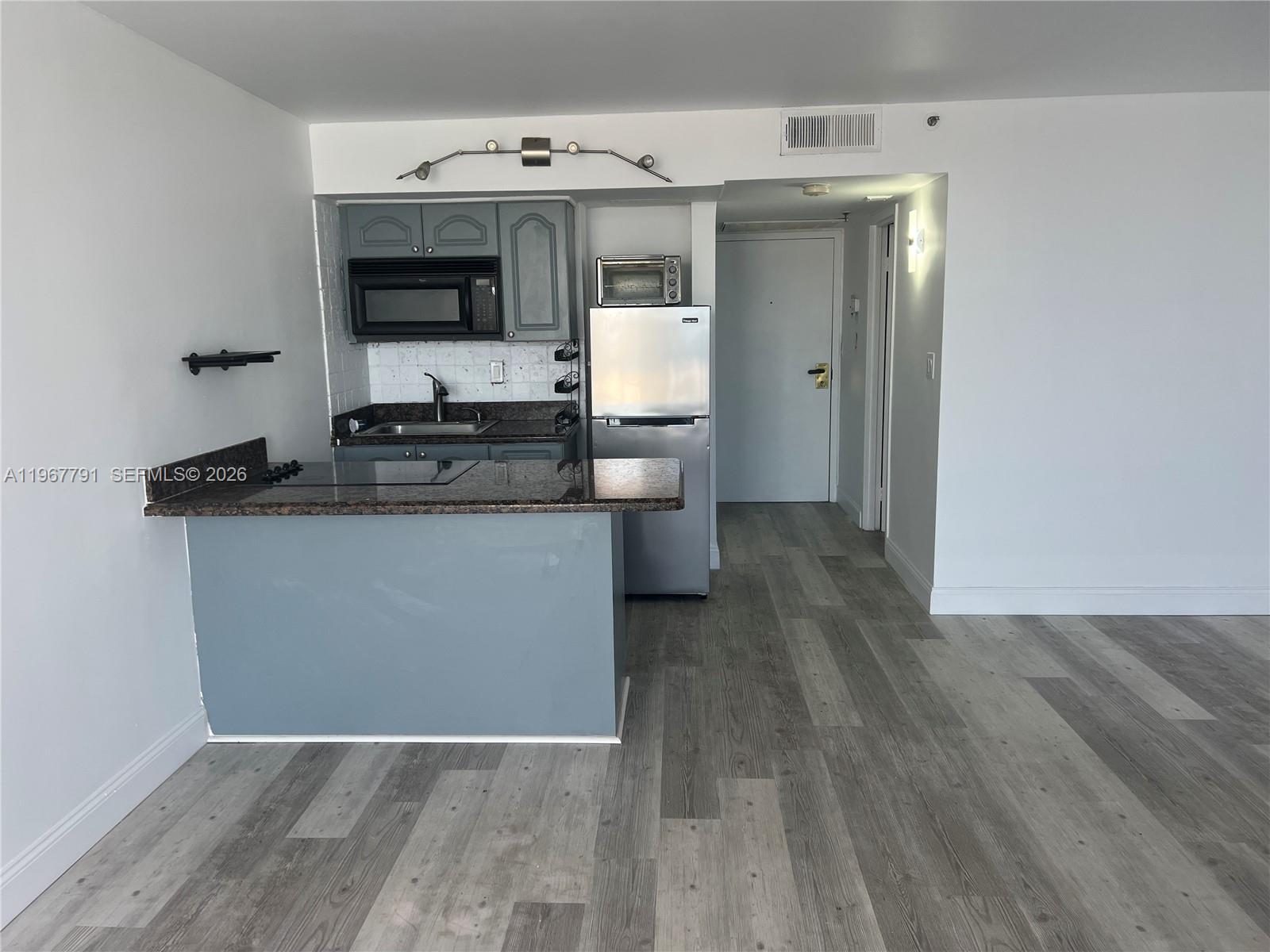 555 Northeast 15th Street, Unit 409 Miami, FL 33132 - Photo 7 of 25