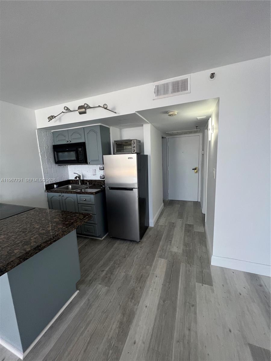 555 Northeast 15th Street, Unit 409 Miami, FL 33132 - Photo 9 of 25