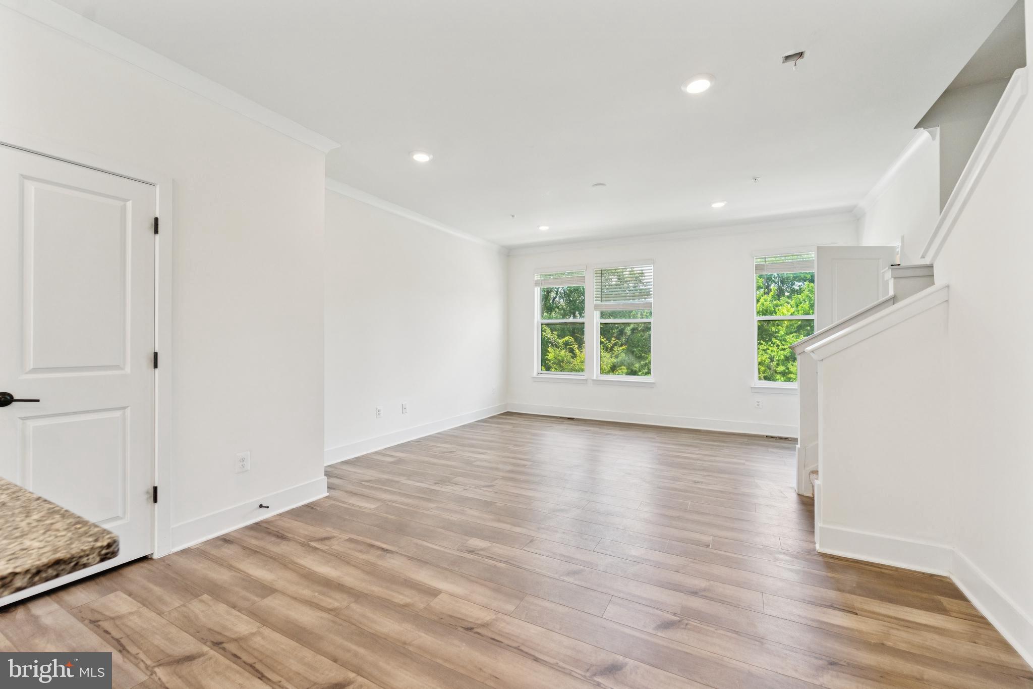 4306 Roland Heights Avenue Baltimore, MD 21211 - Photo 4 of 32