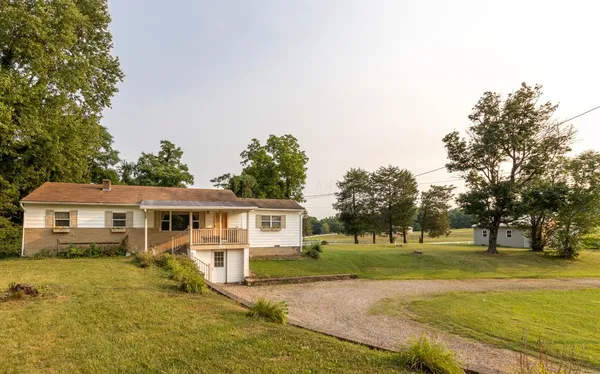 $269,900 | 5781 Cincinnati Zanesville Road Northeast, Lancaster, OH 43130