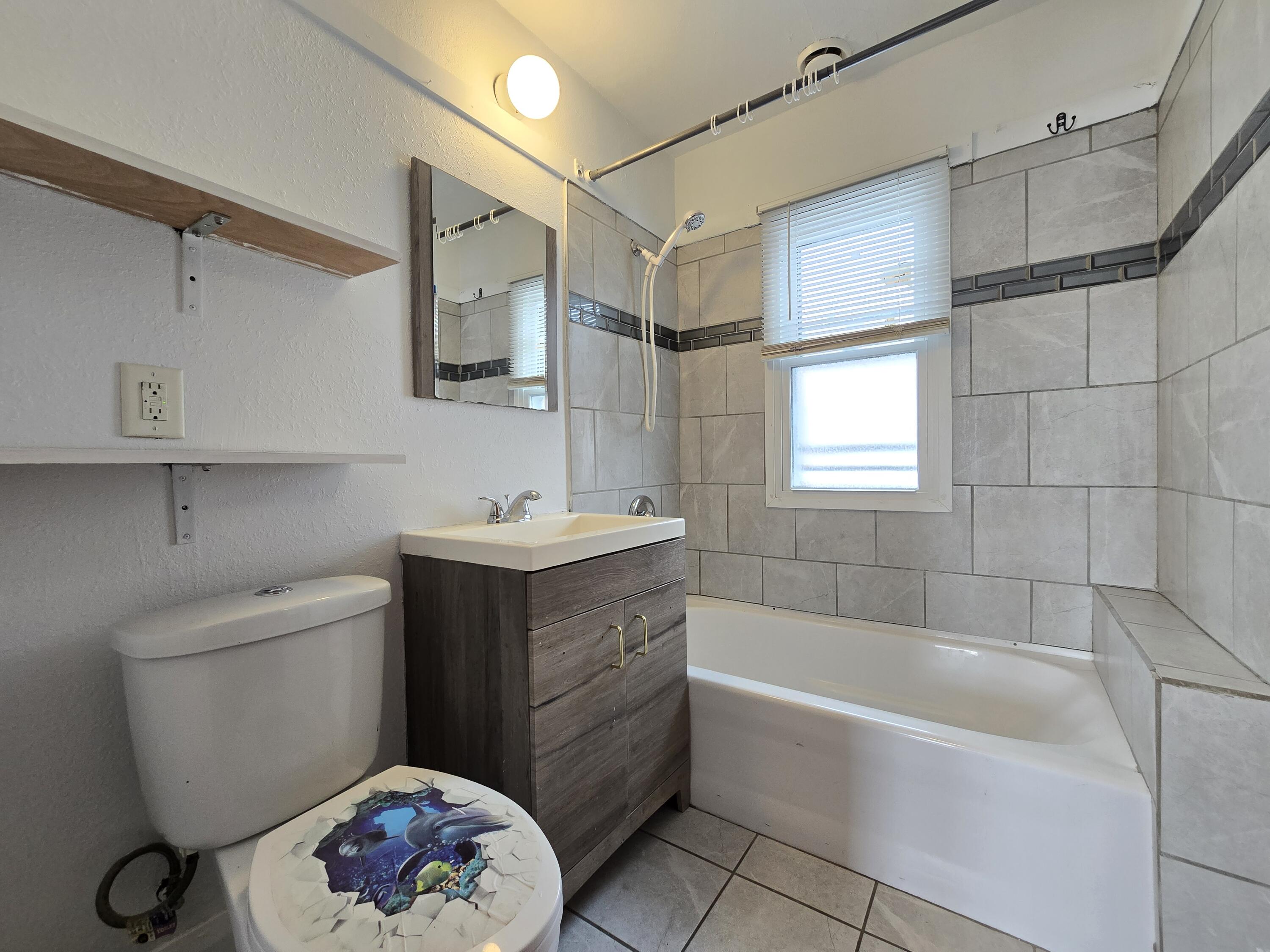 4839 North 18th Street Milwaukee, WI 53209 - Photo 11 of 38 Upper Bathroom