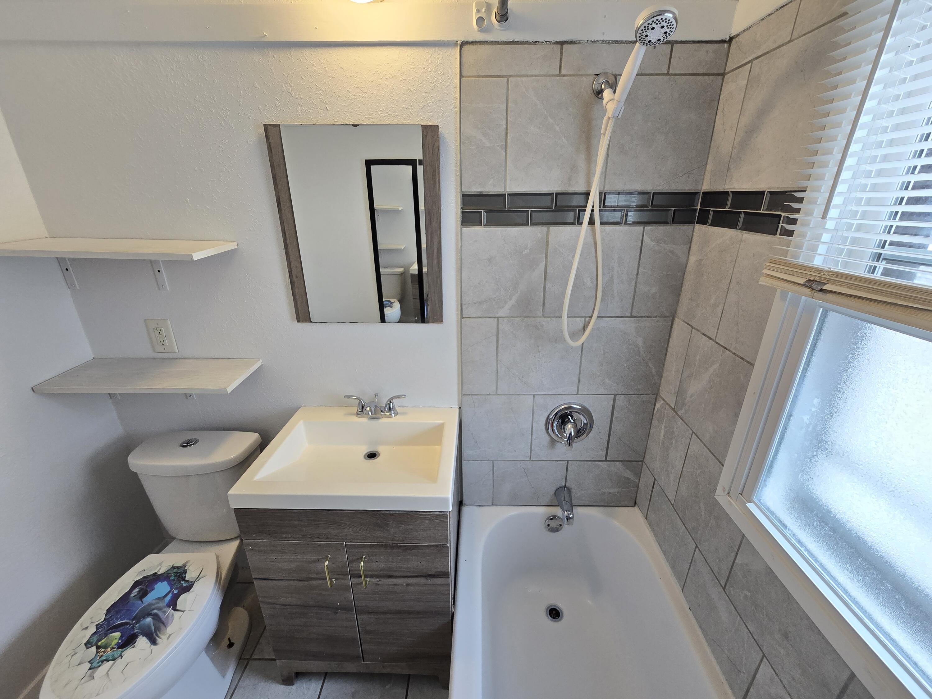 4839 North 18th Street Milwaukee, WI 53209 - Photo 13 of 38 Upper Bathroom