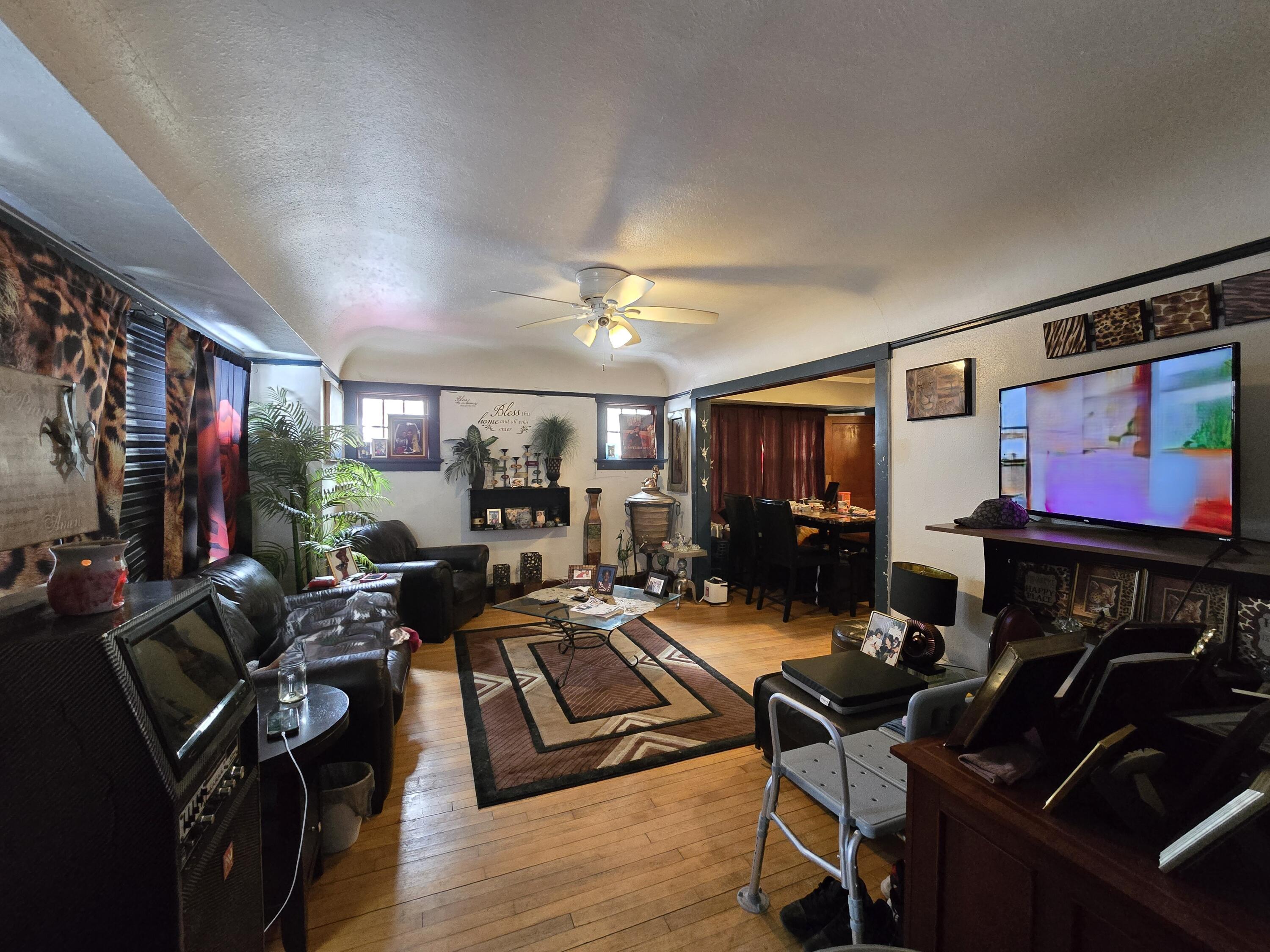 4839 North 18th Street Milwaukee, WI 53209 - Photo 24 of 38 Lower Living Room