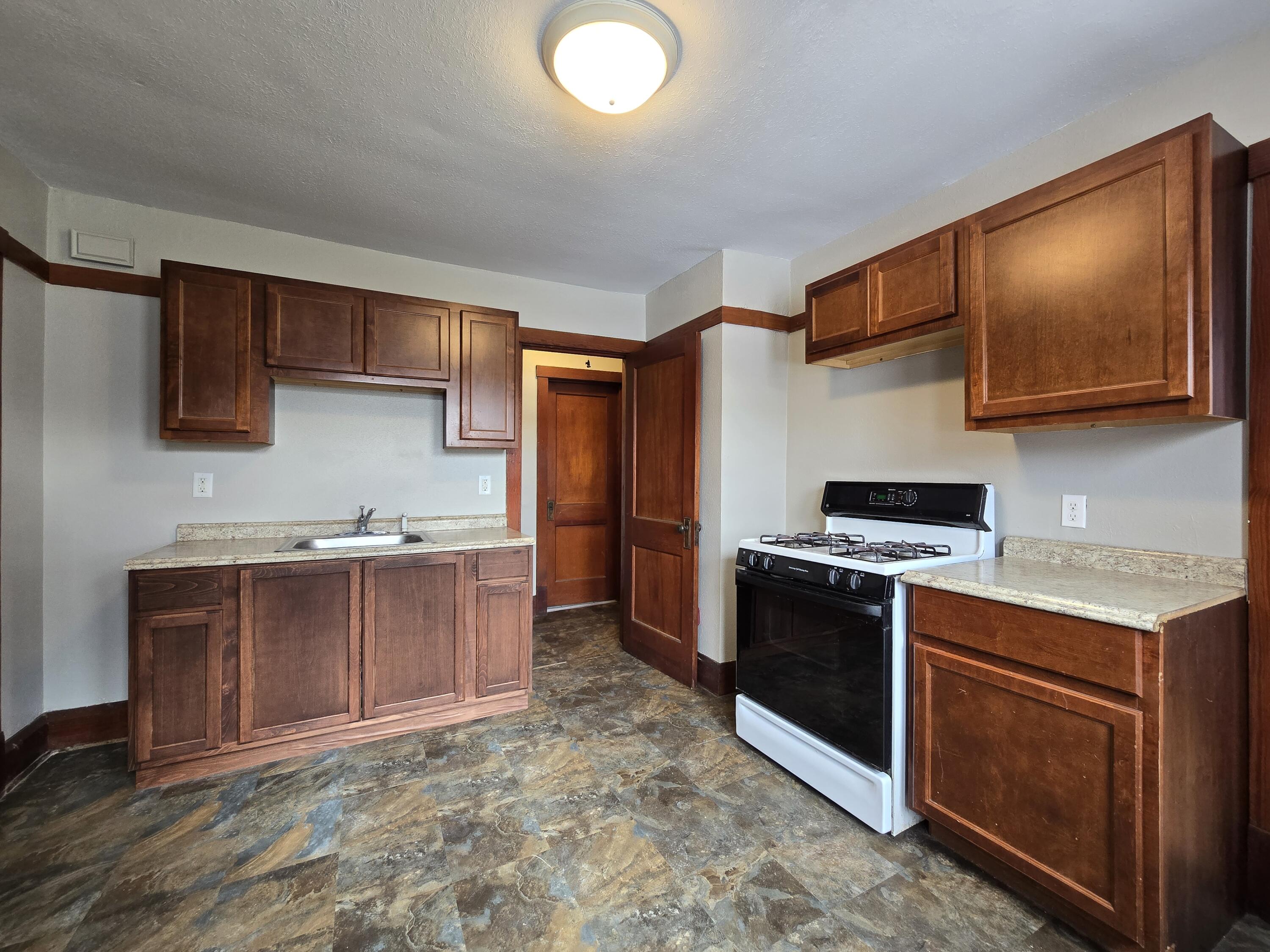 4839 North 18th Street Milwaukee, WI 53209 - Photo 4 of 38 Upper Kitchen