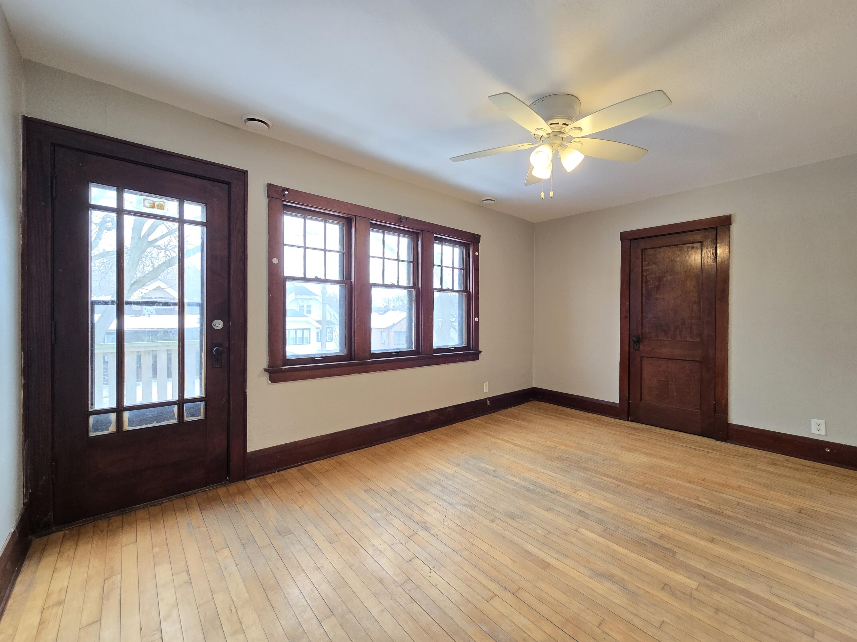 4839 North 18th Street Milwaukee, WI 53209 - Photo 8 of 38 Upper Living Room