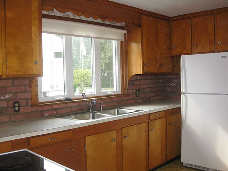 99 Beardsworth Road Tiverton, RI 02878 - Photo 8 of 25 Kitchen.