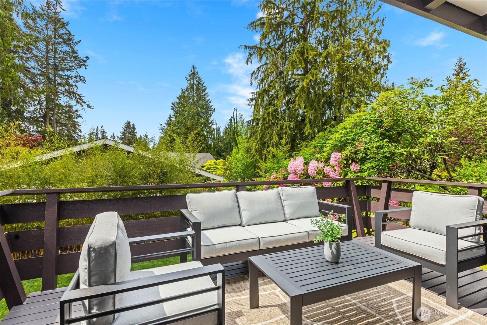 18722 84th Avenue West Edmonds, WA 98026 - Photo 32 of 40 a outdoor living space with furniture and city view