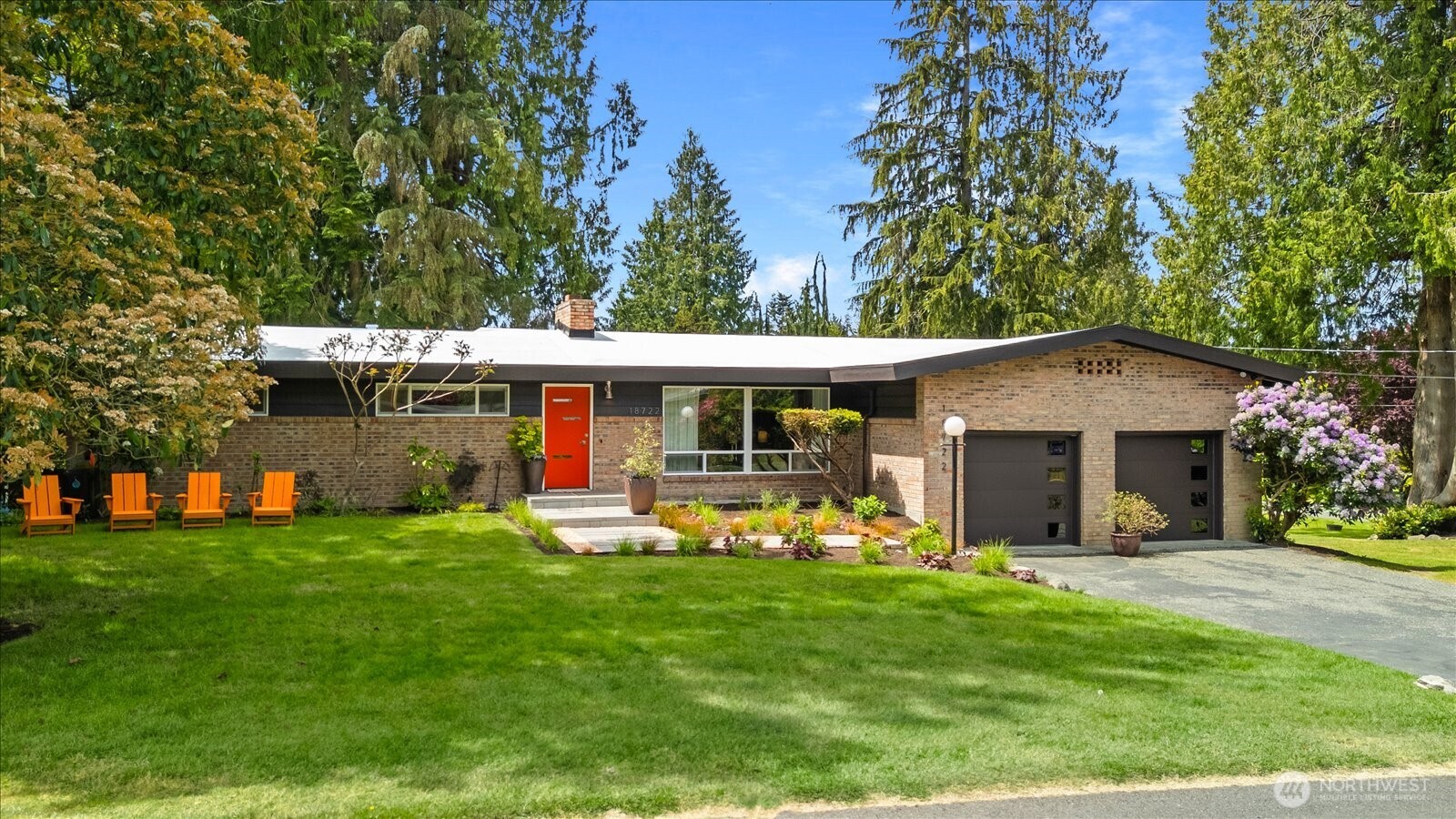 18722 84th Avenue West Edmonds, WA 98026 - Photo 4 of 40 a front view of house with an outdoor seating