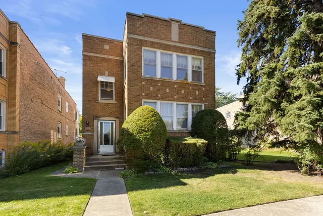 $649,000 | 8130 Kenneth Avenue, Skokie, IL 60076