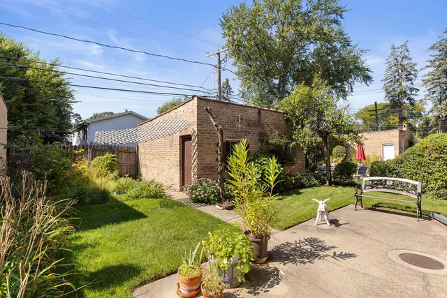 $649,000 | 8130 Kenneth Avenue, Skokie, IL 60076