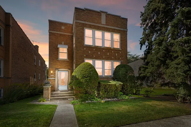 $649,000 | 8130 Kenneth Avenue, Skokie, IL 60076