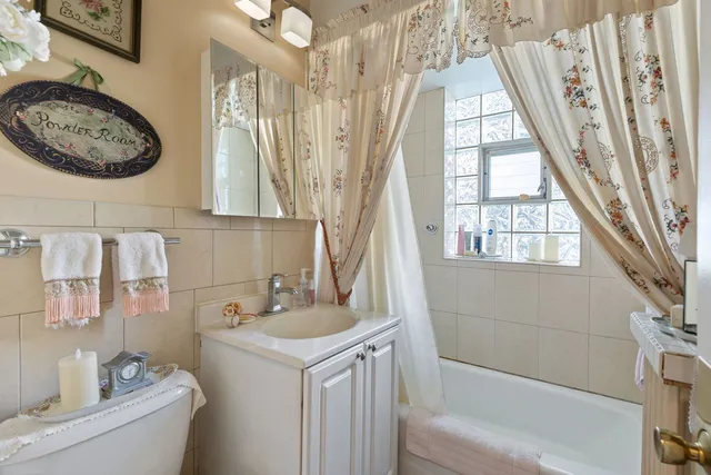 $649,000 | 8130 Kenneth Avenue, Skokie, IL 60076