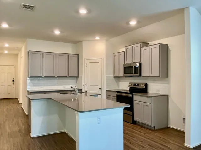 $1,625 | 101 COSMOS Lane, Unit 32K, Jarrell, TX 76537