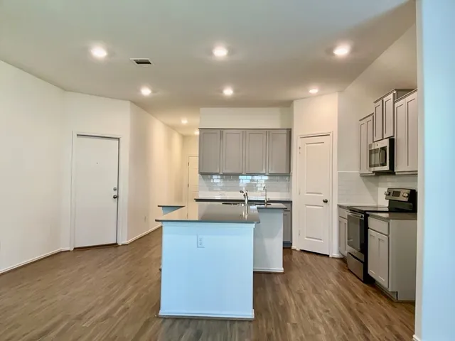 $1,625 | 101 COSMOS Lane, Unit 32K, Jarrell, TX 76537