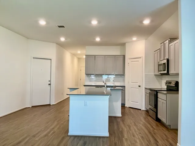 $1,625 | 101 COSMOS Lane, Unit 32K, Jarrell, TX 76537