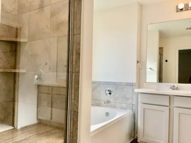 $1,625 | 101 COSMOS Lane, Unit 32K, Jarrell, TX 76537