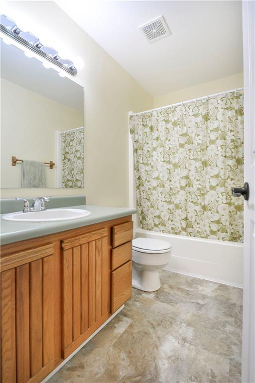 808 Brighton Woods Road Pittsburgh, PA 15212 - Photo 19 of 24 Master Bath... so convenient!