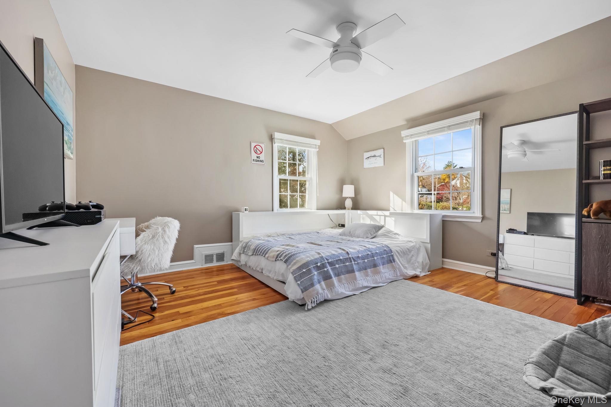 112 Clarence Road Scarsdale, NY 10583 - Photo 16 of 26