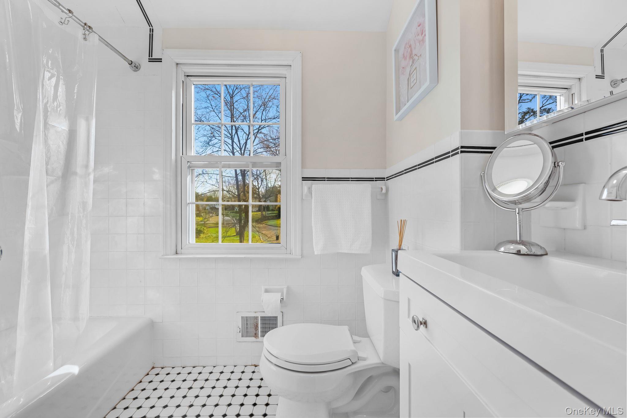 112 Clarence Road Scarsdale, NY 10583 - Photo 17 of 26