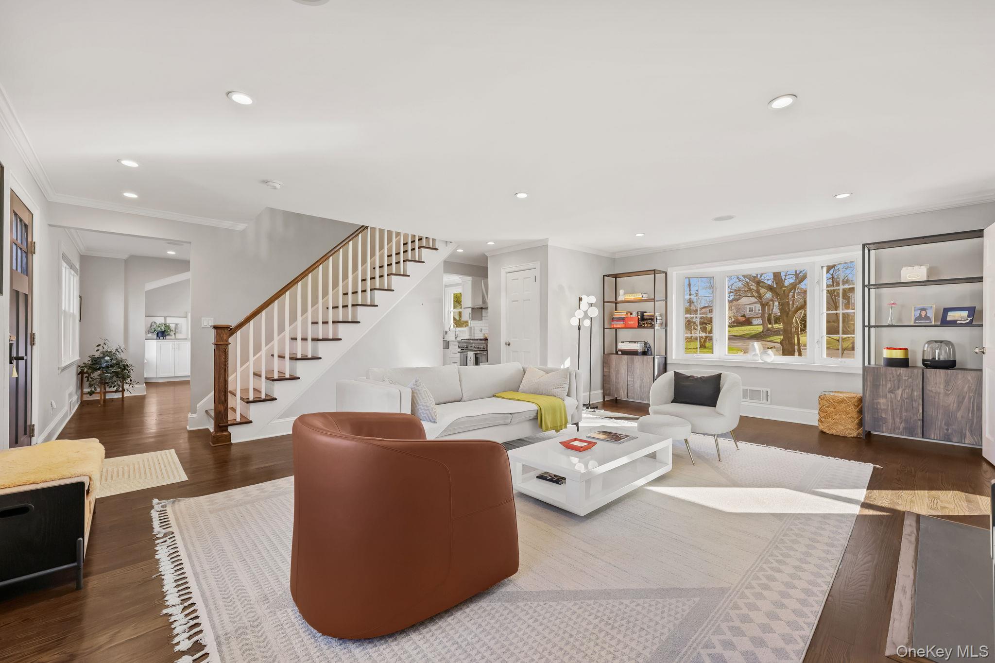 112 Clarence Road Scarsdale, NY 10583 - Photo 5 of 26