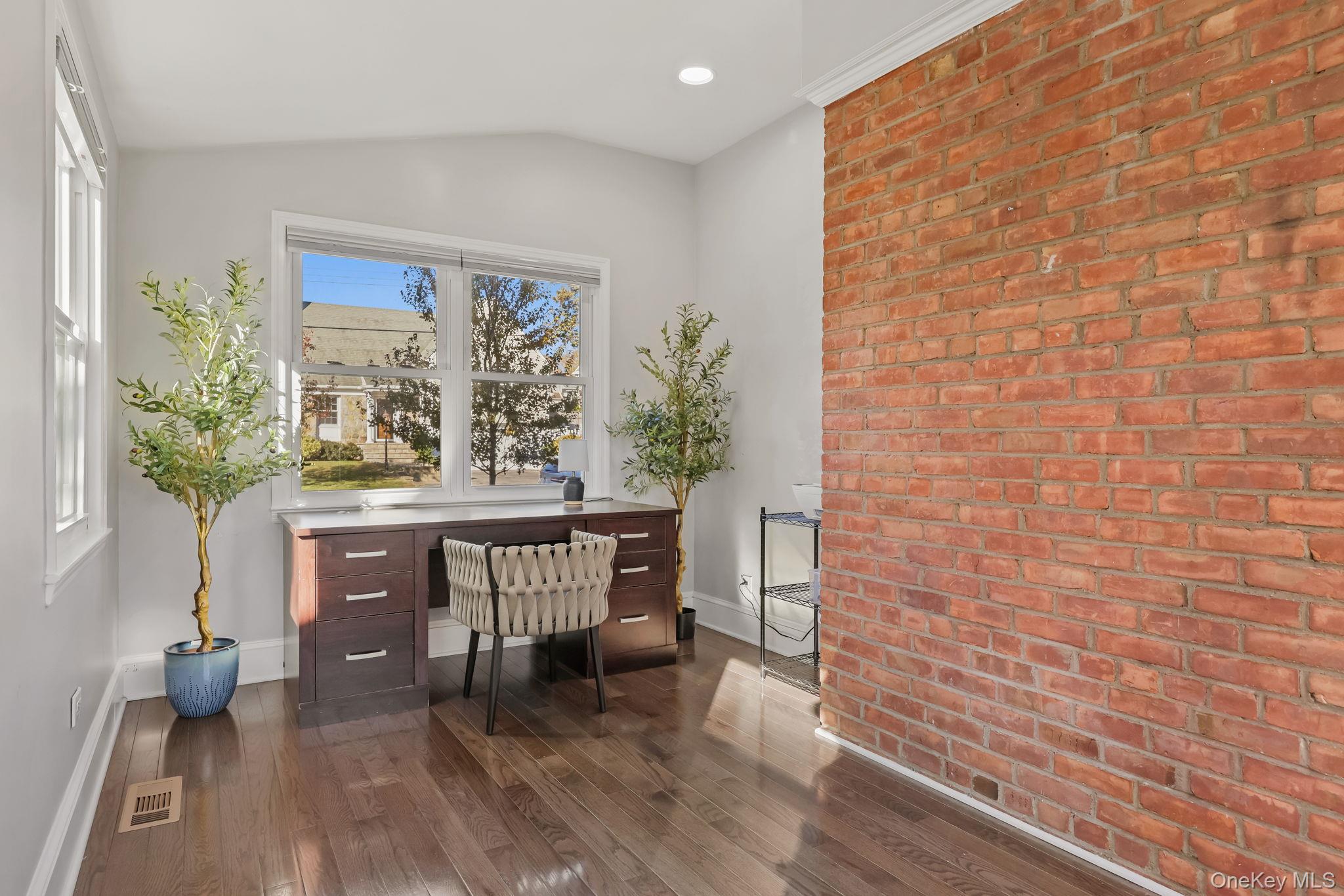 112 Clarence Road Scarsdale, NY 10583 - Photo 6 of 26