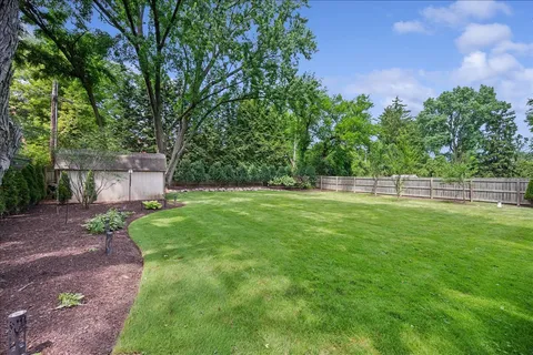 $1,899,000 | 586 Earl Drive, Northfield, IL 60093