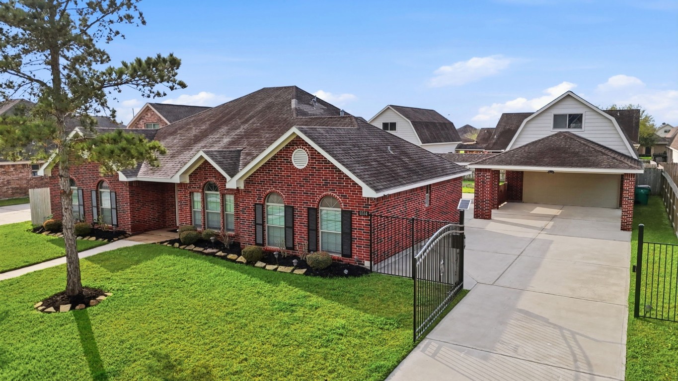 6534 Granbury Road Manvel, TX 77578 - Photo 3 of 49 a front view of house with yard
