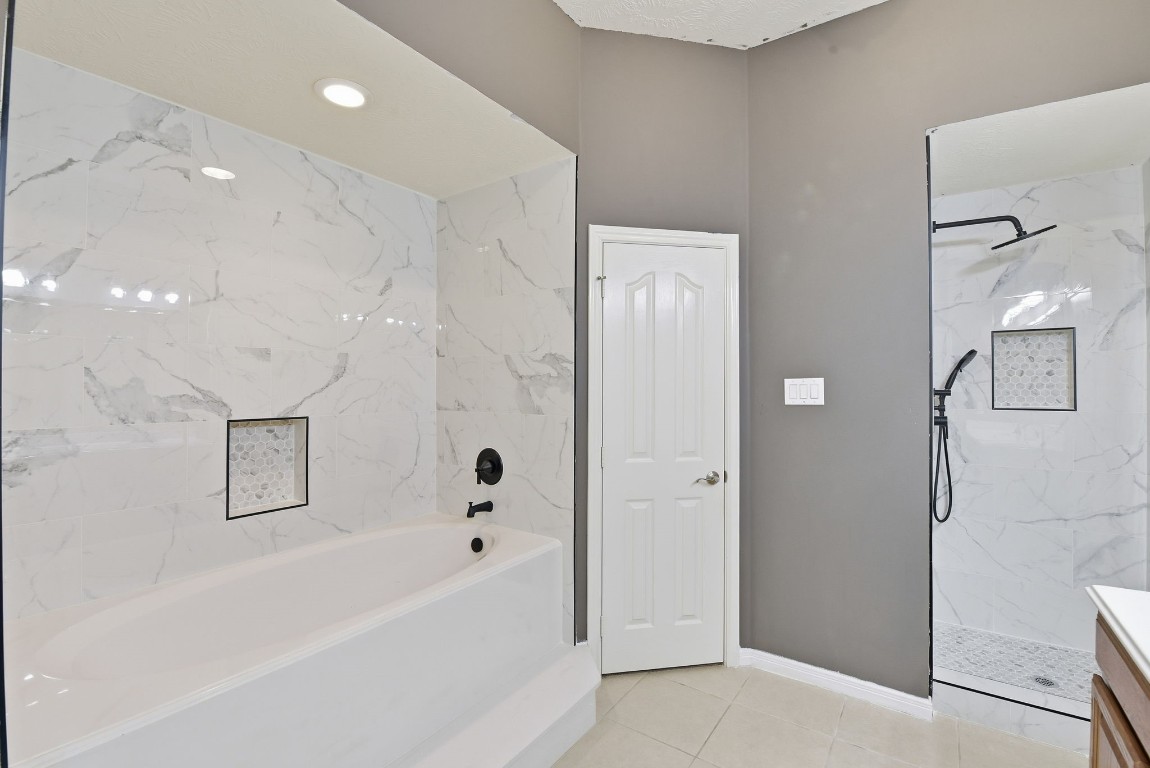 6534 Granbury Road Manvel, TX 77578 - Photo 33 of 49 a bathroom with a bathtub and shower