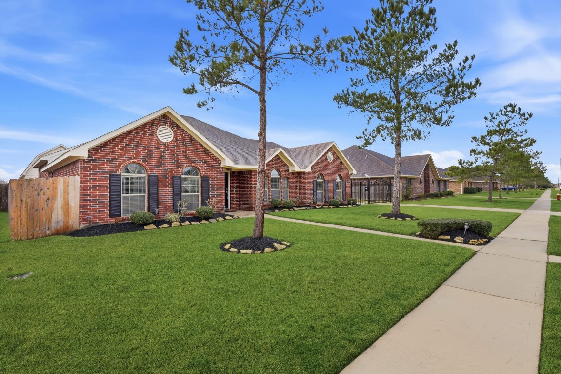 6534 Granbury Road Manvel, TX 77578 - Photo 6 of 49 a front view of a house with garden
