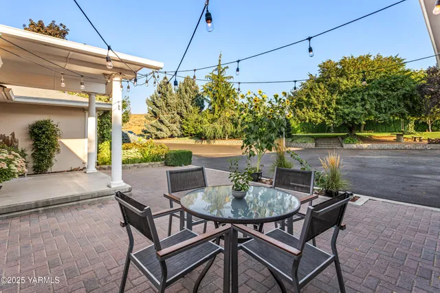 $680,000 | 2000 Konnowac Pass Road, Moxee, WA 98936