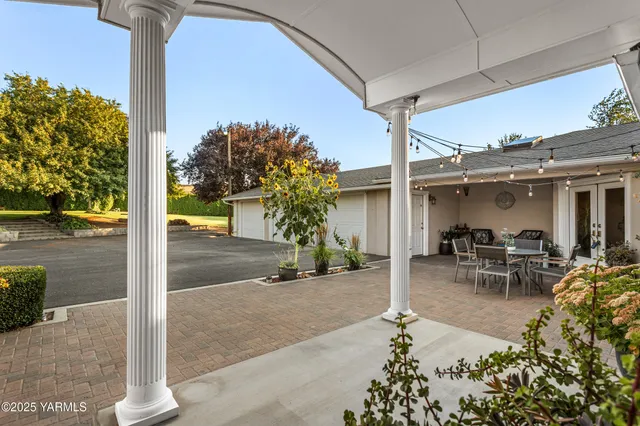 $680,000 | 2000 Konnowac Pass Road, Moxee, WA 98936