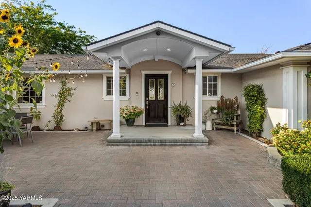 $680,000 | 2000 Konnowac Pass Road, Moxee, WA 98936