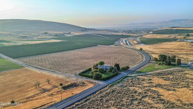 $680,000 | 2000 Konnowac Pass Road, Moxee, WA 98936