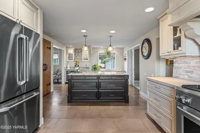 $680,000 | 2000 Konnowac Pass Road, Moxee, WA 98936