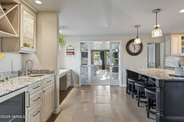 $680,000 | 2000 Konnowac Pass Road, Moxee, WA 98936